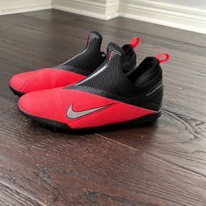 women’s indoor/turf soccer cleats